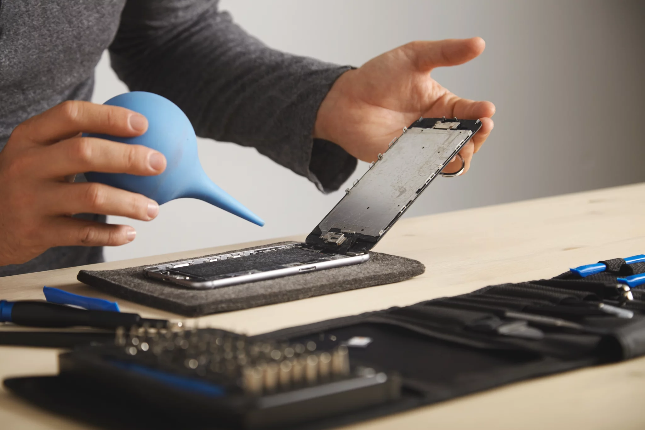 Comment bien communiquer avec ses clients après une réparation mobile ?